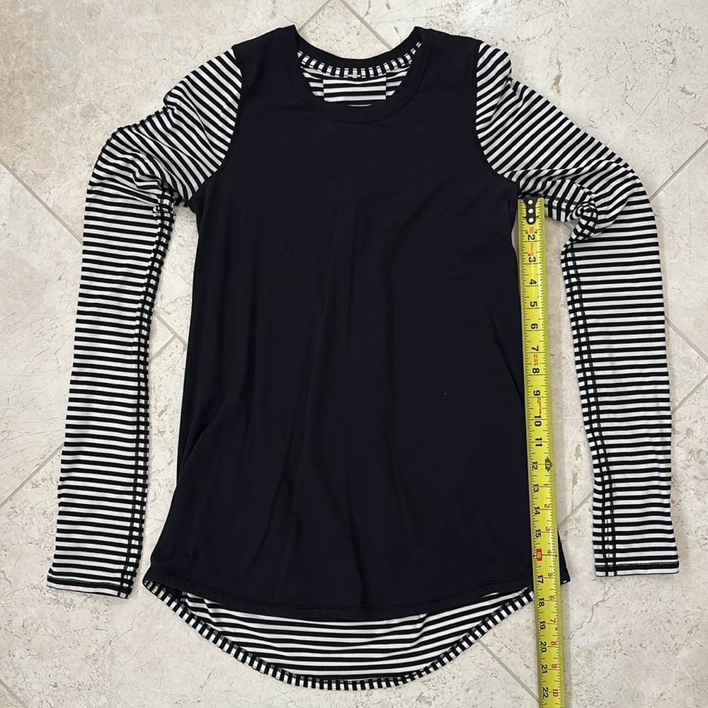 lululemon seawheeze long sleeve striped rulu top. black white. size 4. Like new